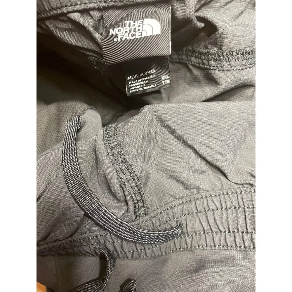 The North Face Shorts Mens XXL Grey Elastic‎ Waist Tie Nylon Athleisure